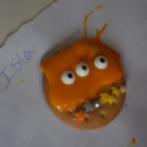 a finished biscuit with icing on the top