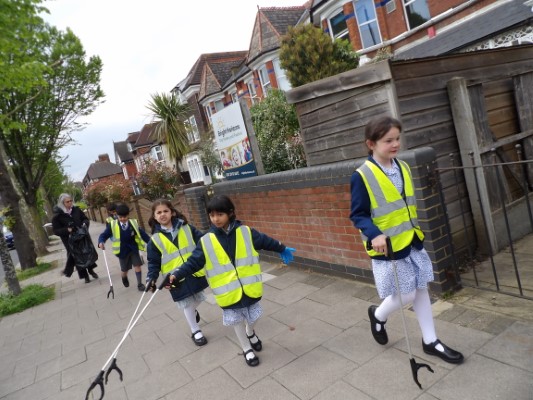 students picking up litter on the street